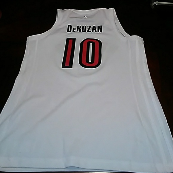 Women's Toronto Raptors DeRozan Jersey - Picture 5 of 8